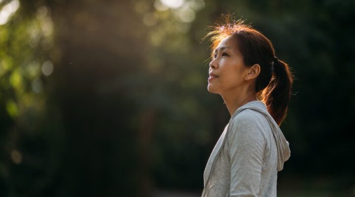 Woman getting ready to exercise.